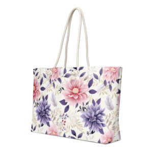 Weekender bag. A bag with a chic floral design.