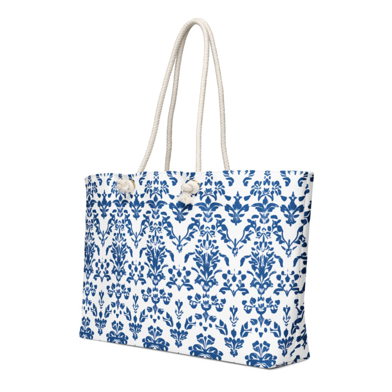 Weekender bag with a chic floral design in blue