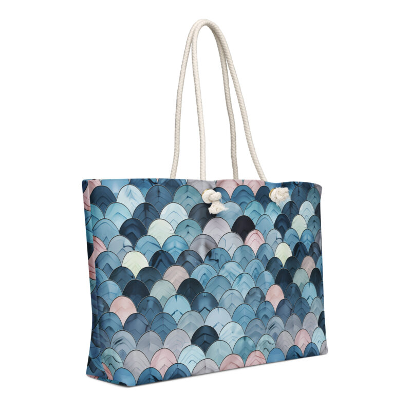 Weekender bag with an ocean scales design.